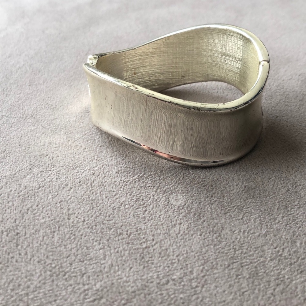 Jewelry bracelet